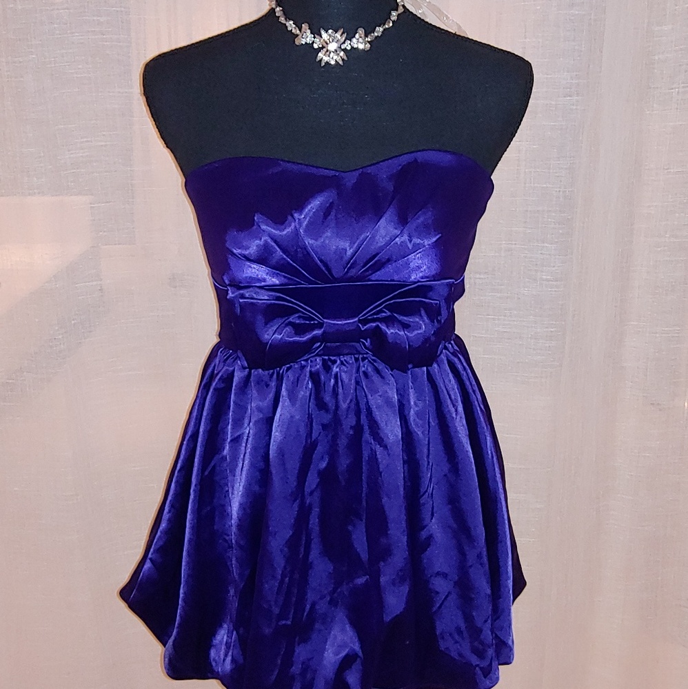 Stunning XXI Strapless Satin Purple Dress